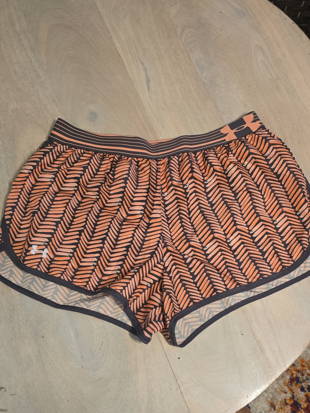 Under Armour HeatGear Chevron Print Running Shorts Orange Gray SMALL